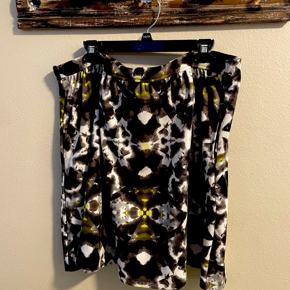 Mossimo skirt. Black white grey with yellow accent.